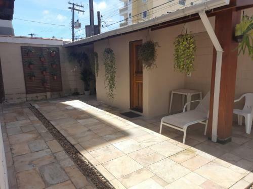 Casa Com Piscina Hidromassagem E Churrasqueira