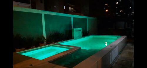 Casa Com Piscina Hidromassagem E Churrasqueira