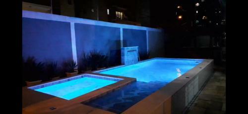 Casa Com Piscina Hidromassagem E Churrasqueira