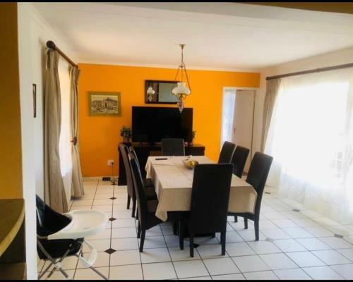 Helderkruin 4 Bedroom Home