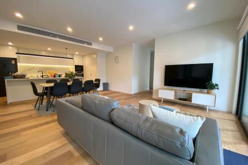 Luxury 4 Bedroom Apartment With Parking Near Chadstone