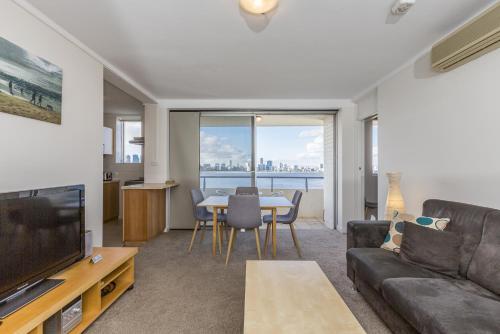 High Tor Apartment 104 - Executive Escapes