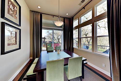 Gorgeous Wine Country Getaway