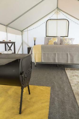 Glamping Tent With Beautiful Mokelumne Peak Views Cabin