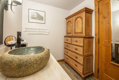 Apartamento Studio Efficiency Unit With Balcony Over Mountaineer Square Condo