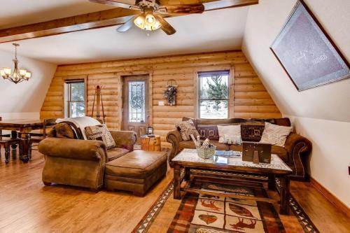 Enjoy The True Mountain Experience - Moose Creek Lodge