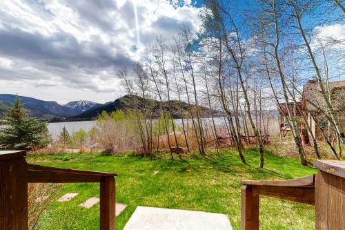 Laid-back Lakeview