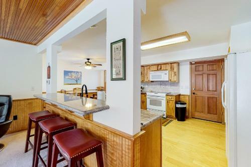 Rocky Mountain Retreat On The River
