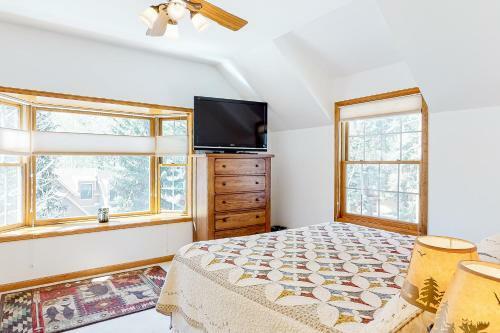 Rocky Mountain Retreat On The River