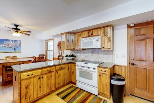 Rocky Mountain Retreat On The River
