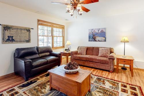 Rocky Mountain Retreat On The River