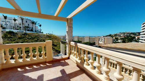 Bright Villa In Lanuza Cove