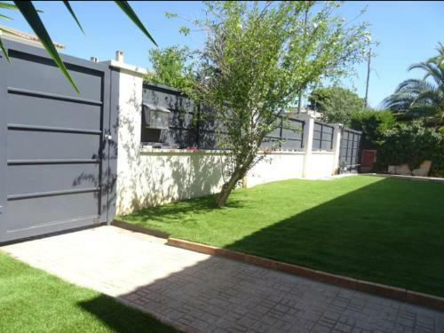 Villa With Garden Next To The Beach