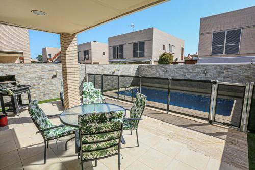 Villa Mas Den Reig -only Families