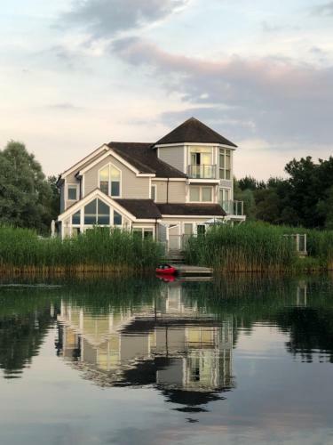 Luxury Cotswold Holiday Home With Hot Tub
