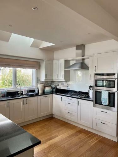 Luxury Cotswold Holiday Home With Hot Tub