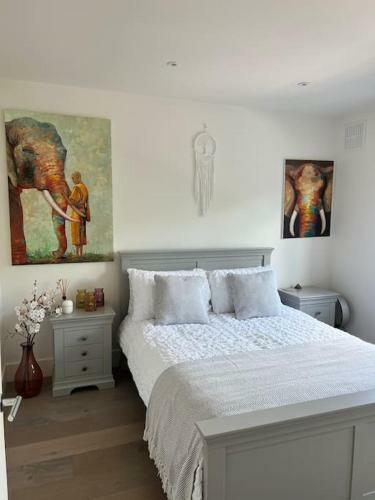 Luxury Cotswold Holiday Home With Hot Tub