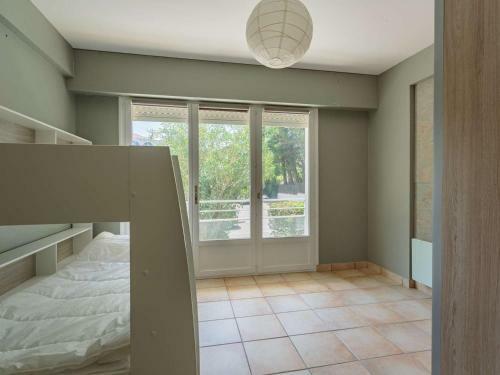 Apartment Biarritz, 3 Bedrooms, 6 Persons - Fr-1-3-553