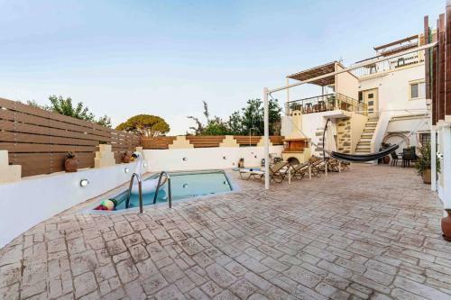 Lovely Renovated Villa With Pool, Up To 9 Persons