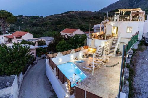 Lovely Renovated Villa With Pool, Up To 9 Persons