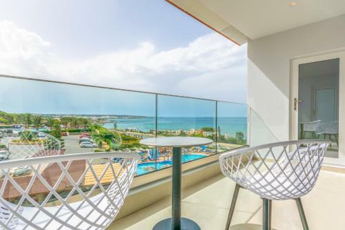 Apartamento Eva Sea View Suites & Residences By Estia