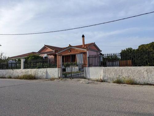 Lovely Lontza, A Cozy 2-bedroom House.