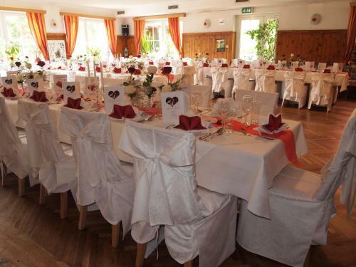 Hostal Gasthof Zur Bruthenne
