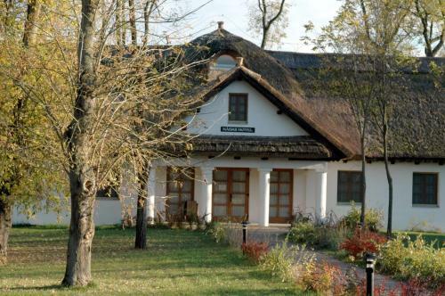 Sarl�spuszta Club Hotel