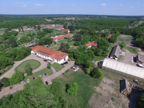 Sarl�spuszta Club Hotel