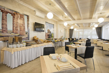 Simon Hotel