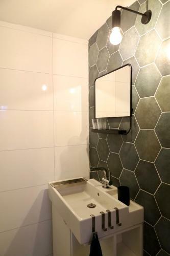 Urban Gem Apartment