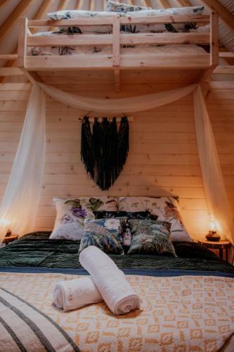 Jurta W Koronach Drzew Z Jacuzzi-dzikolas Glamping