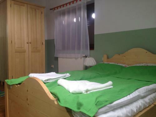 Hostal Eszter Guesthouse