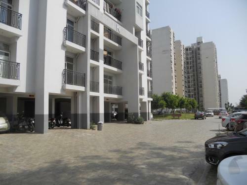 Golf City Apartments