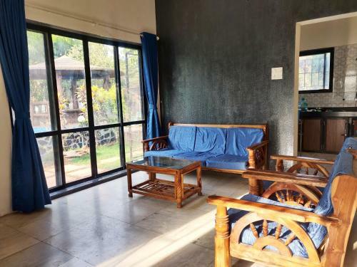 Felicity Stays- Trouvaille Villa