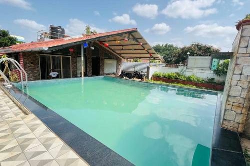 Sunny's H20 Villa