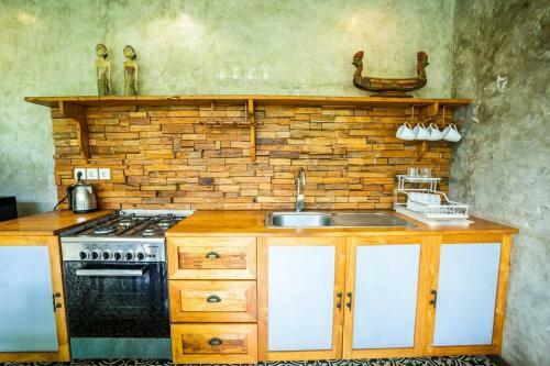 Villa Romantic Balinese Gem, Walk To Beach