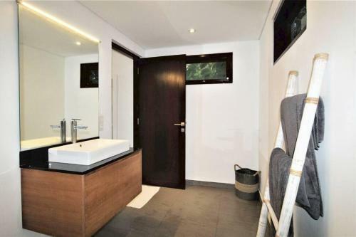 Villa Rita 2br With Pool By Azure