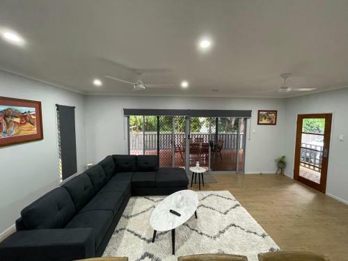 Hostal Brand New 4 Bedroom House