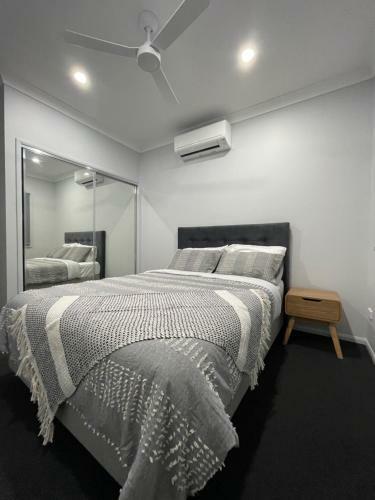 Hostal Brand New 4 Bedroom House
