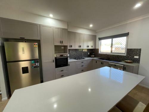 Hostal Brand New 4 Bedroom House