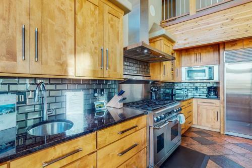 Grand Golf Course Chalet