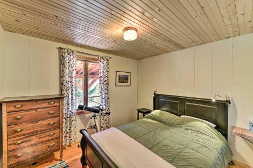 Idyllic Twin Lakes Escape With Deck And Fire Pit!