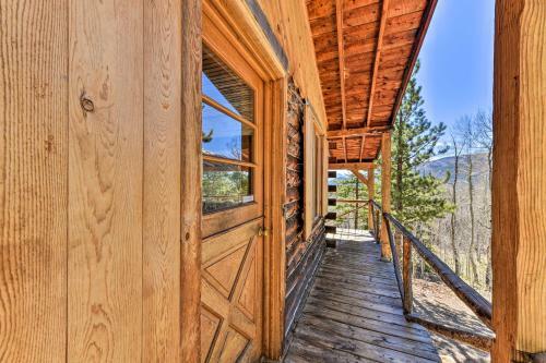 Idyllic Twin Lakes Escape With Deck And Fire Pit!