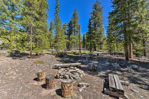 Idyllic Twin Lakes Escape With Deck And Fire Pit!