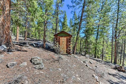 Idyllic Twin Lakes Escape With Deck And Fire Pit!