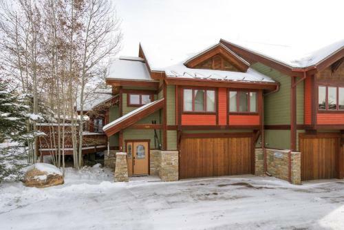 #1014 - Upgraded Townhome - Private Jacuzzi & Mountain Views