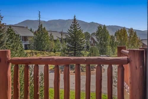 #1032 Luxury Eaglepoint Townhome