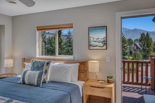 #1032 Luxury Eaglepoint Townhome