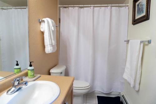 #1037 Spacious Quail Run Townhome